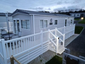 3-Bedroom Holiday Home with Valley Views